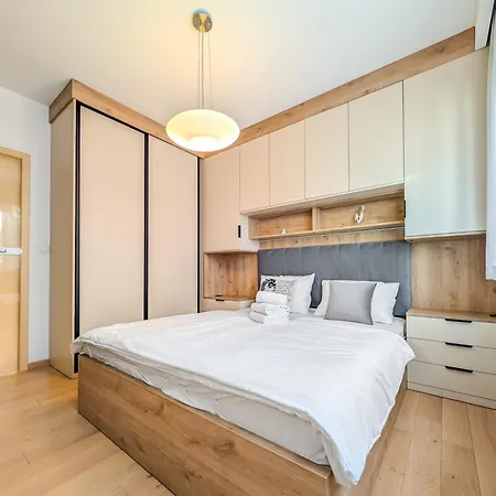 Апартаменты Rymarska Spacious By Bookinghost