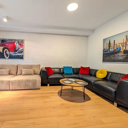 Апартаменты Rymarska Spacious By Bookinghost *